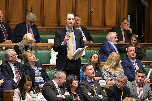 Richard Foord standing in the House of Commons with other MPs sitting nearby